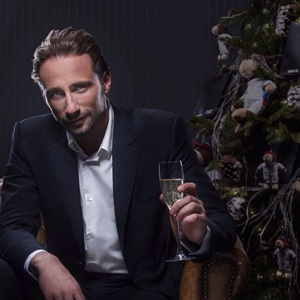 A photo of Matthias Schoenaerts, a Actor, who has a Soft Autumn color profile.