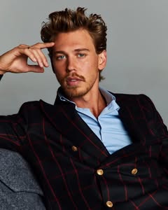 A photo of Austin Butler, a Actor, who has a Light Summer color profile.