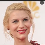 A photo of Claire Danes, a Actress, who has a Soft Autumn color profile.