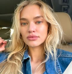 A photo of Emma Landén, a Model, who has a Light Summer color profile.