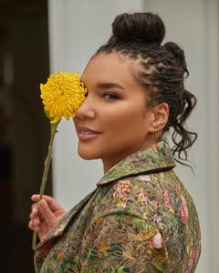A photo of Emmy Raver-Lampman, a Actress, who has a Bright Winter color profile.