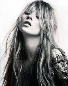 A photo of Kate Moss, a Supermodel, who has a Soft Autumn color profile.