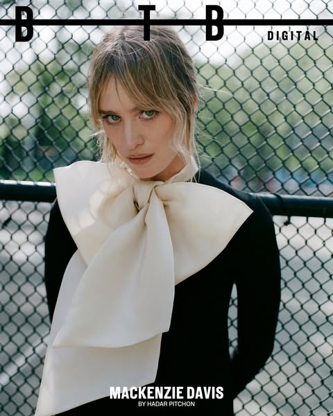 A photo of Mackenzie Davis, a Actress, who has a Light Summer color profile.