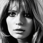 A photo of Mischa Barton, a Actress, who has a Soft Autumn color profile.