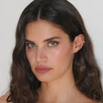 A photo of Sara Sampaio, a Model, who has a Bright Winter color profile.