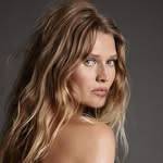 A photo of Toni Garrn, a Model, who has a Light Summer color profile.