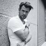 A photo of Chris Hemsworth, a Actor, who has a Bright Spring color profile.