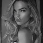 A photo of Daphne Groeneveld, a Model, who has a Light Spring color profile.