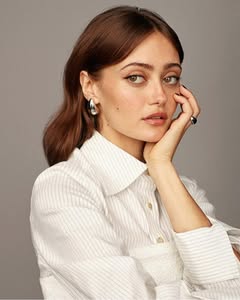 A photo of Ella Purnell, a Actress, who has a Dark Autumn color profile.