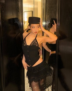 A photo of Jennie Kim, a Singer (BLACKPINK), who has a Dark Autumn color profile.