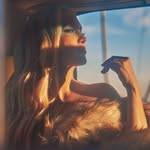 A photo of Kate Hudson, a Actress, Entrepreneur, who has a Light Spring color profile.
