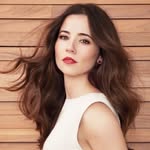 A photo of Linda Cardellini, a Actress, who has a Dark Winter color profile.