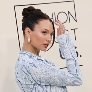 A photo of Maddie Ziegler, a Dancer, Actress, who has a Light Spring color profile.