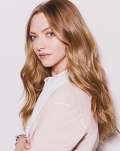 A photo of Amanda Seyfried, a Actress, Singer, who has a Light Spring color profile.
