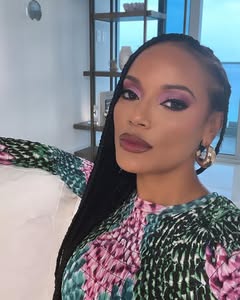A photo of Selita Ebanks, a Model, Actress, who has a Bright Spring color profile.